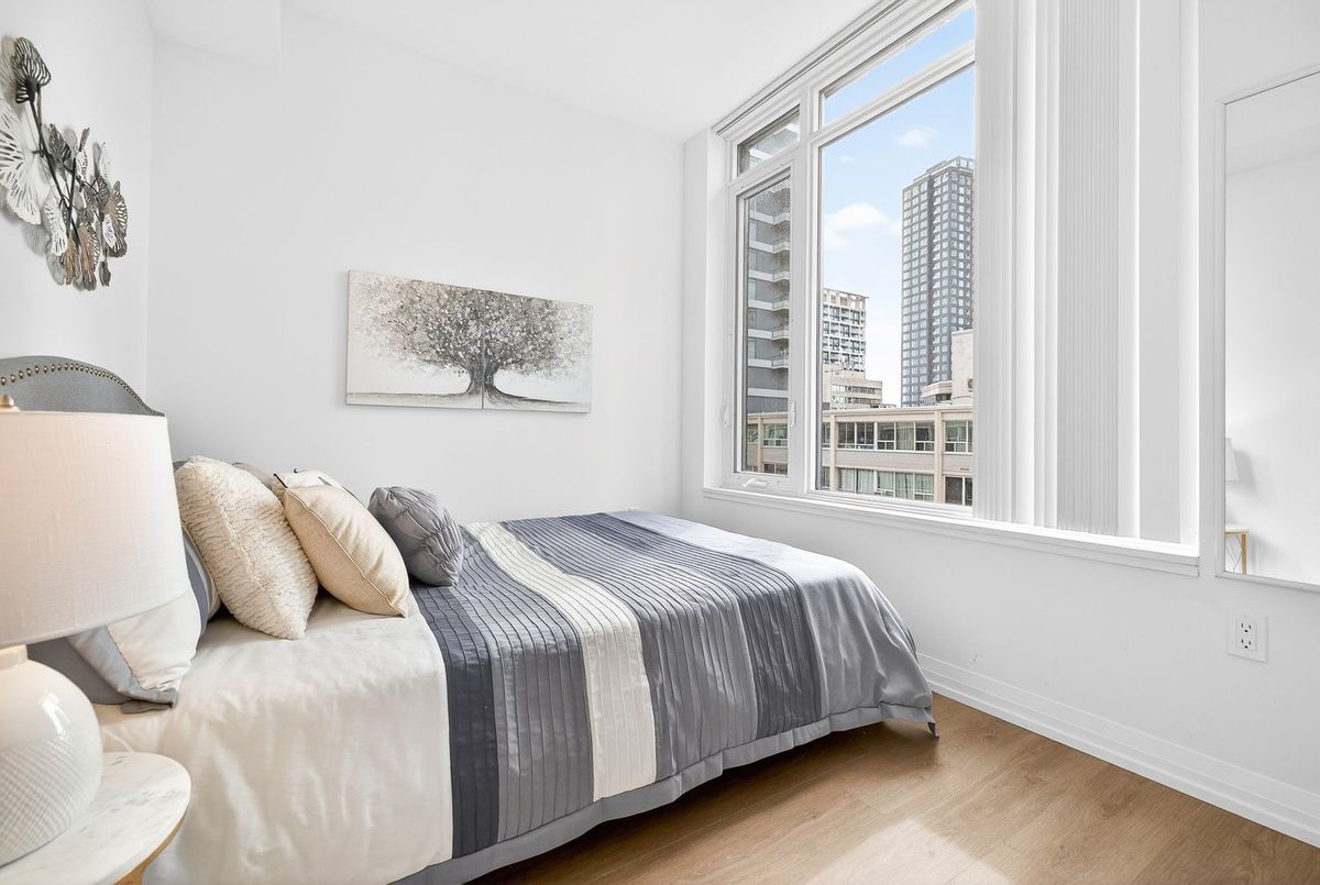 1217-50 Dunfield Avenue 1217-50 Dunfield Avenue Toronto C10