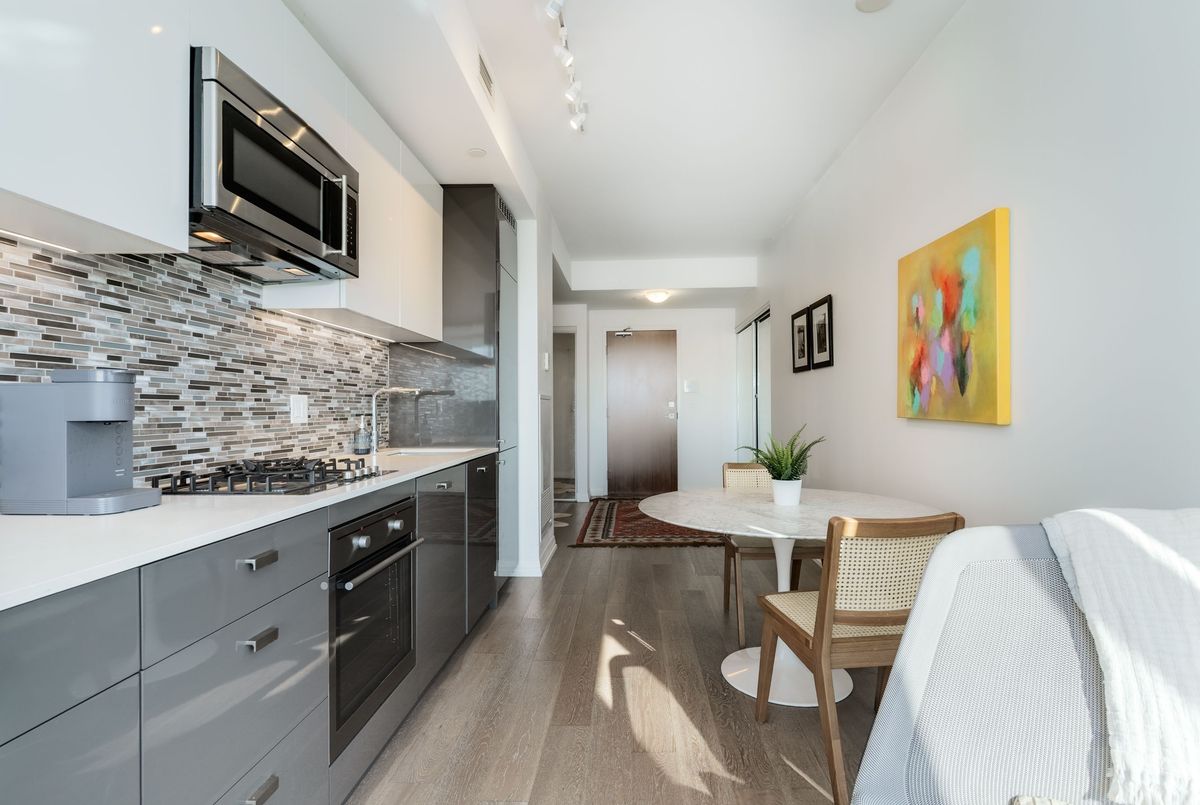 707-835 St Clair Avenue W 707-835 St Clair Avenue W Toronto C02
