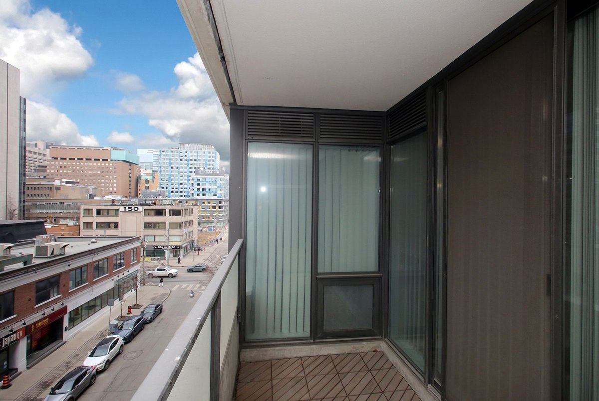 718-111 Elizabeth Street 718-111 Elizabeth Street Toronto C01