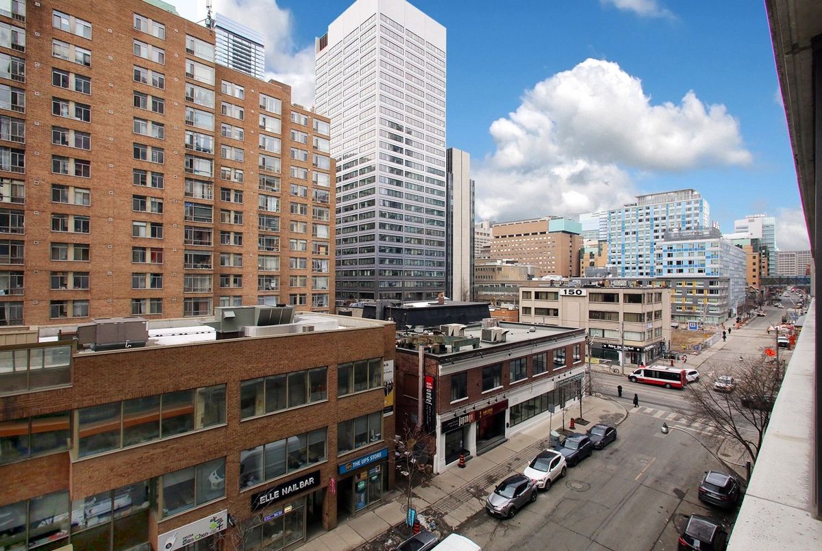 718-111 Elizabeth Street 718-111 Elizabeth Street Toronto C01