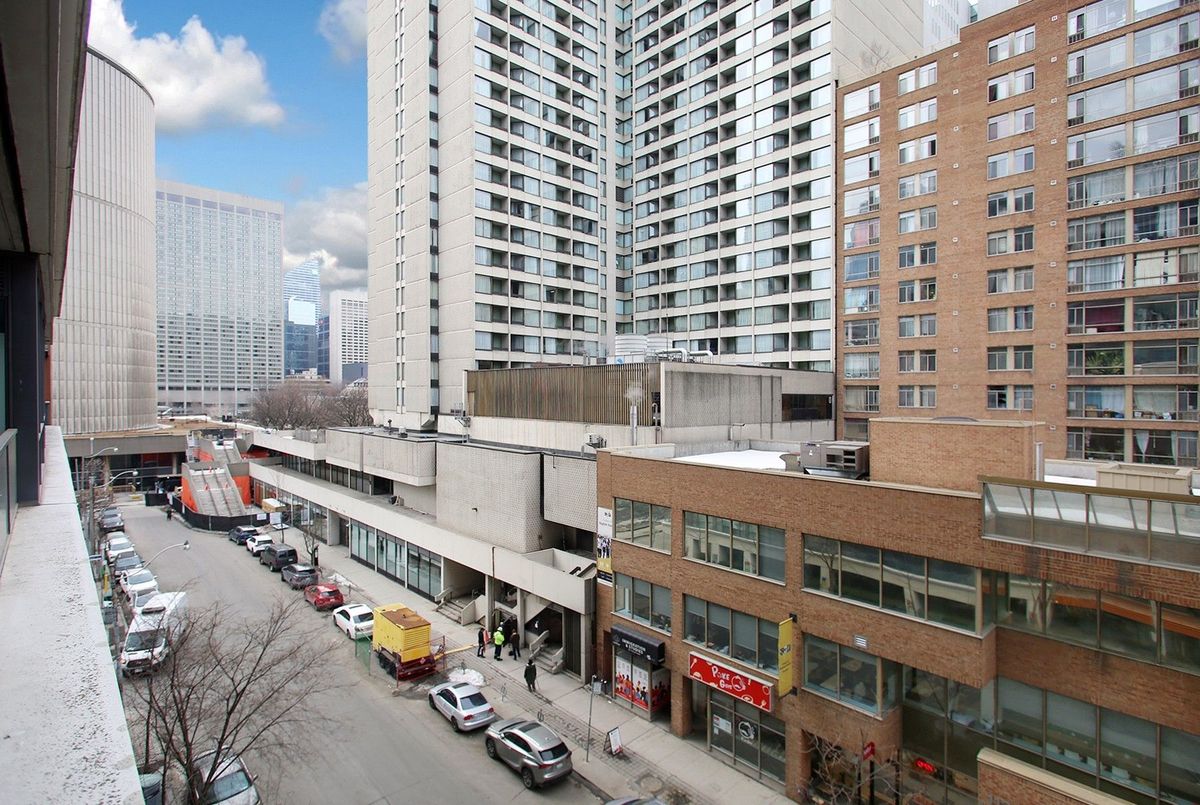 718-111 Elizabeth Street 718-111 Elizabeth Street Toronto C01