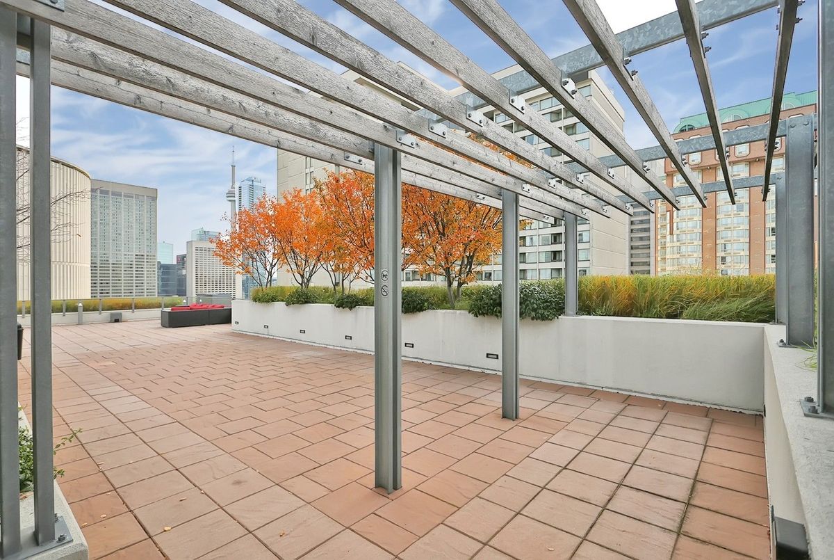 718-111 Elizabeth Street 718-111 Elizabeth Street Toronto C01