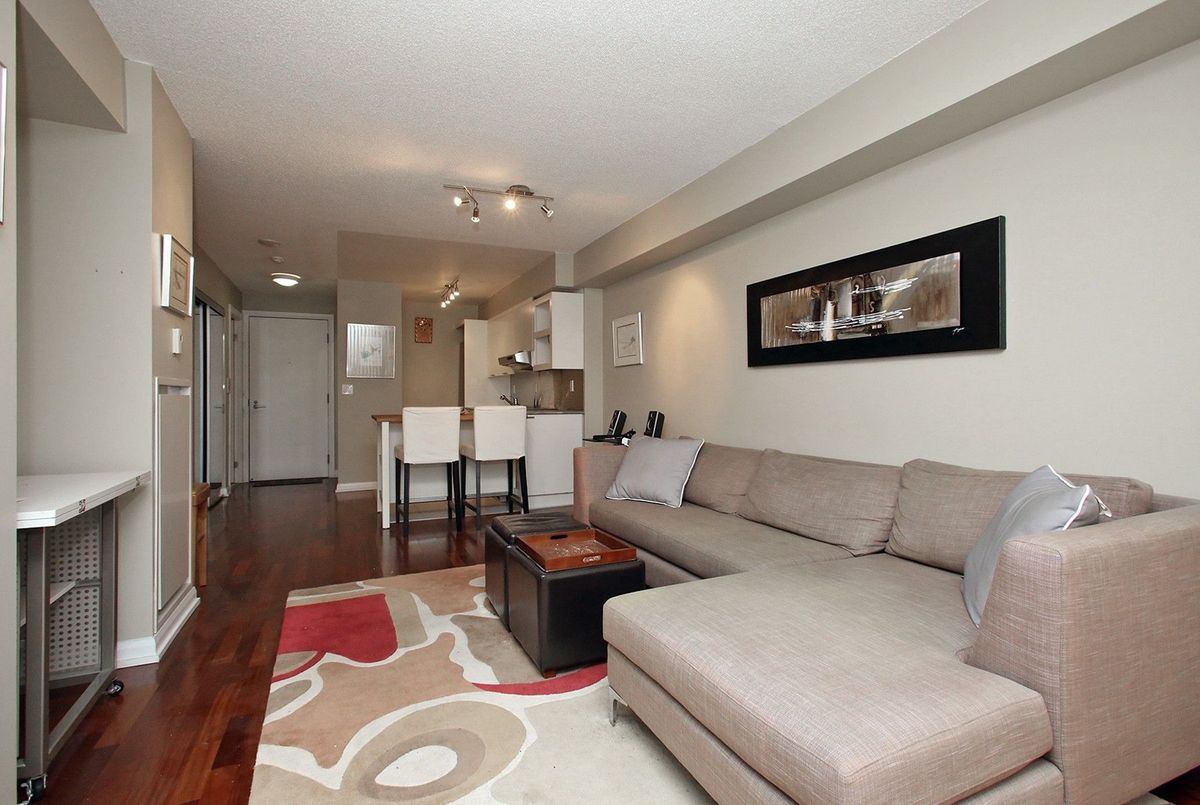 718-111 Elizabeth Street 718-111 Elizabeth Street Toronto C01