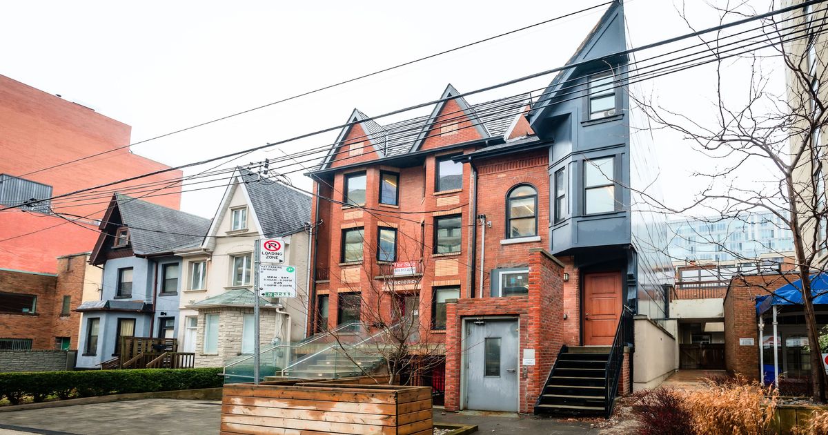 54 1/2 ST PATRICK Street Toronto C01