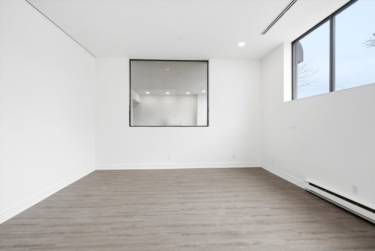101-2900 Yonge Street 101-2900 Yonge Street Toronto C04