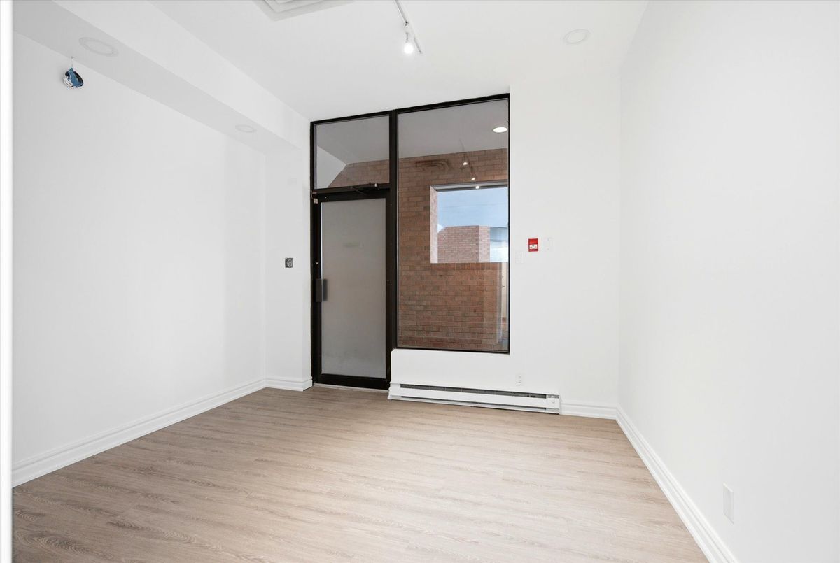 101-2900 Yonge Street 101-2900 Yonge Street Toronto C04