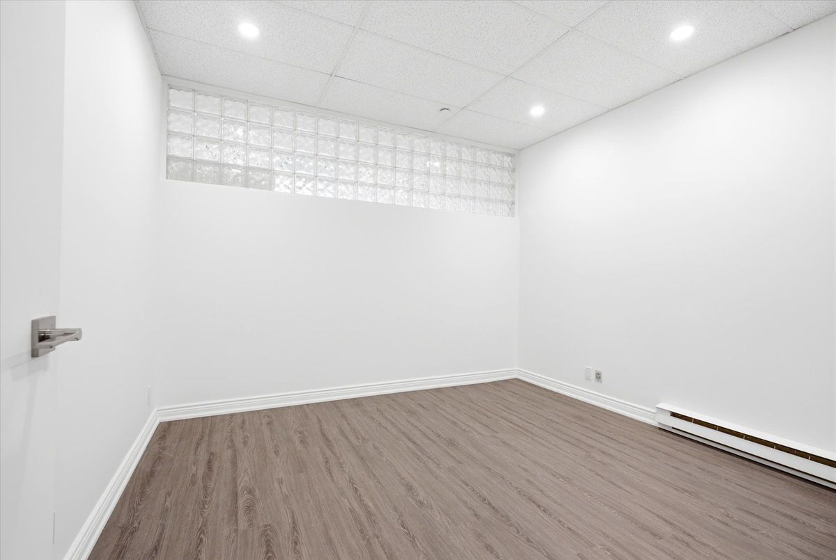 101-2900 Yonge Street 101-2900 Yonge Street Toronto C04