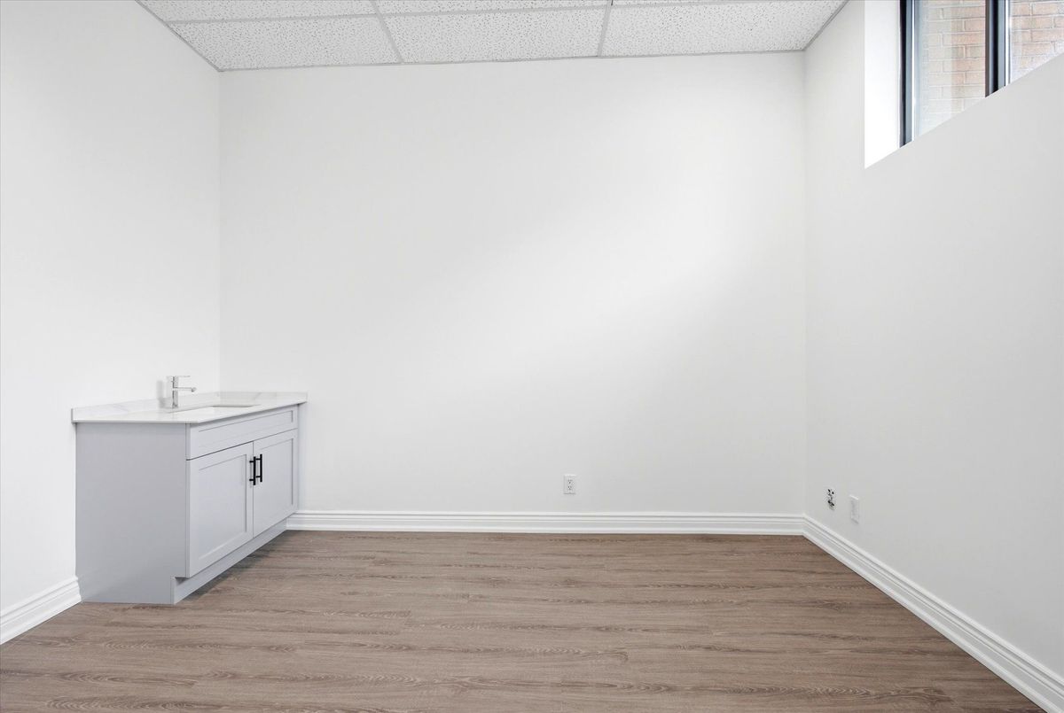 101-2900 Yonge Street 101-2900 Yonge Street Toronto C04