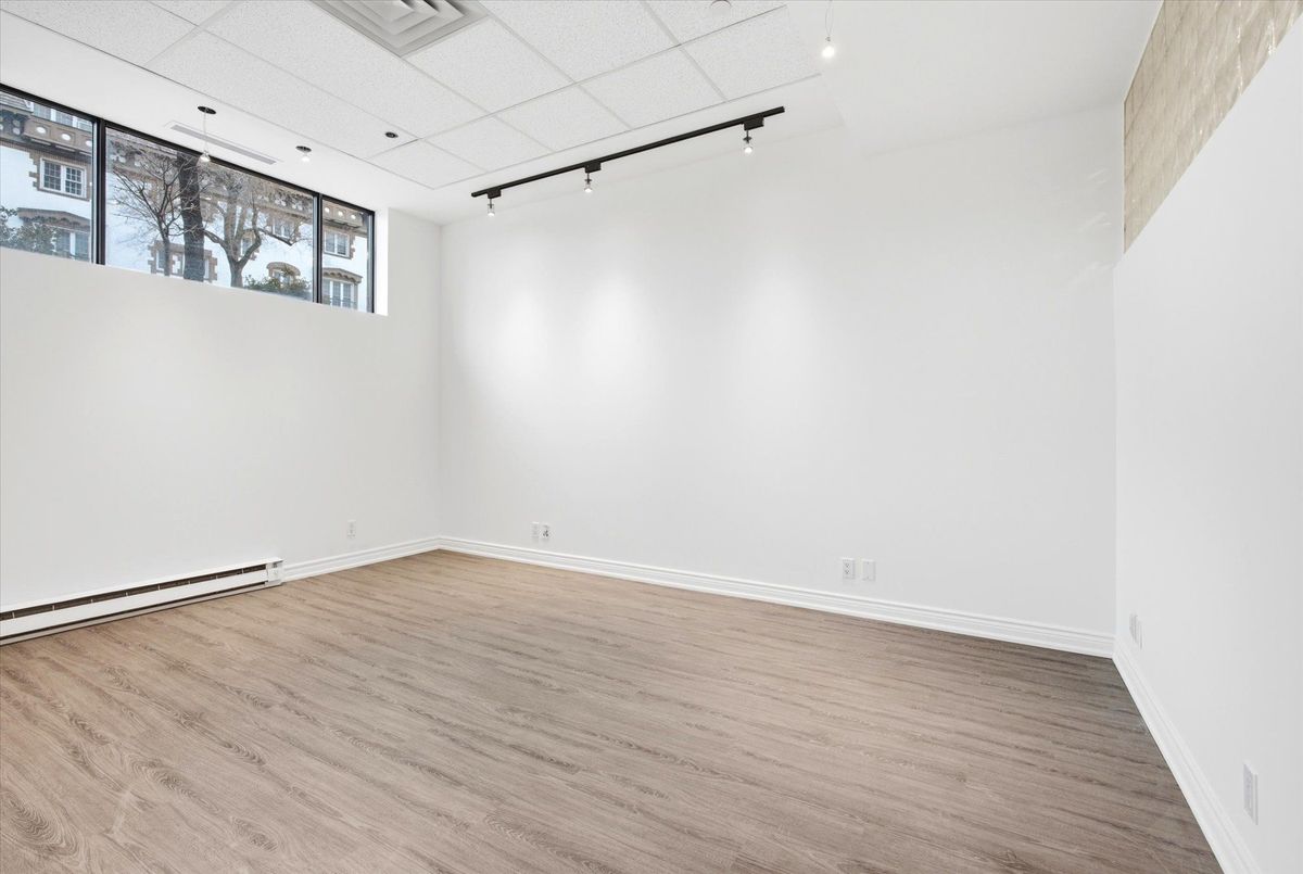 101-2900 Yonge Street 101-2900 Yonge Street Toronto C04