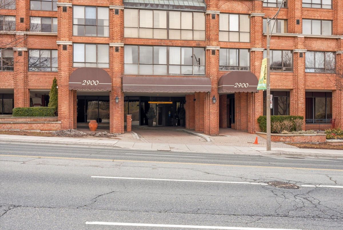 101-2900 Yonge Street 101-2900 Yonge Street Toronto C04