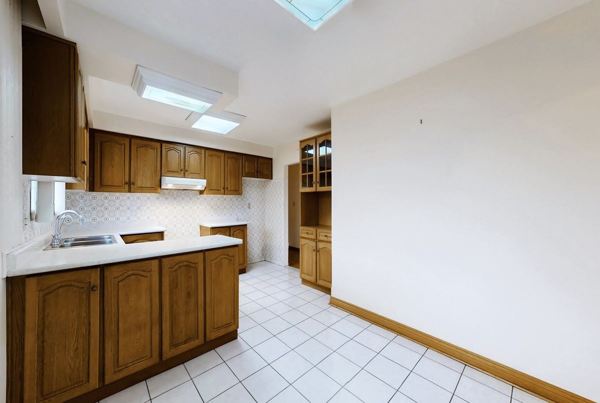 43 Warfield Drive 43 Warfield Drive Toronto C15