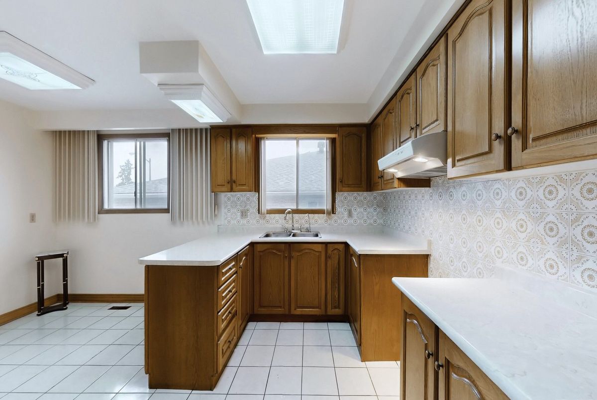 43 Warfield Drive 43 Warfield Drive Toronto C15