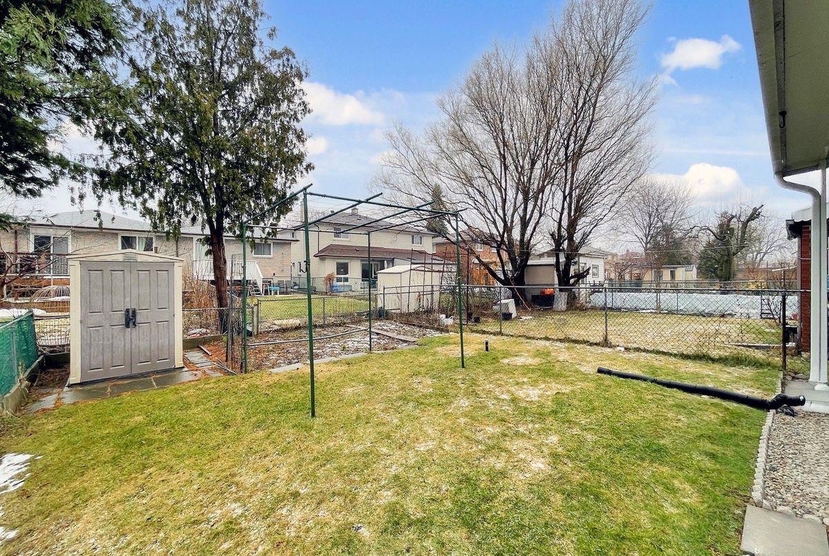 43 Warfield Drive 43 Warfield Drive Toronto C15