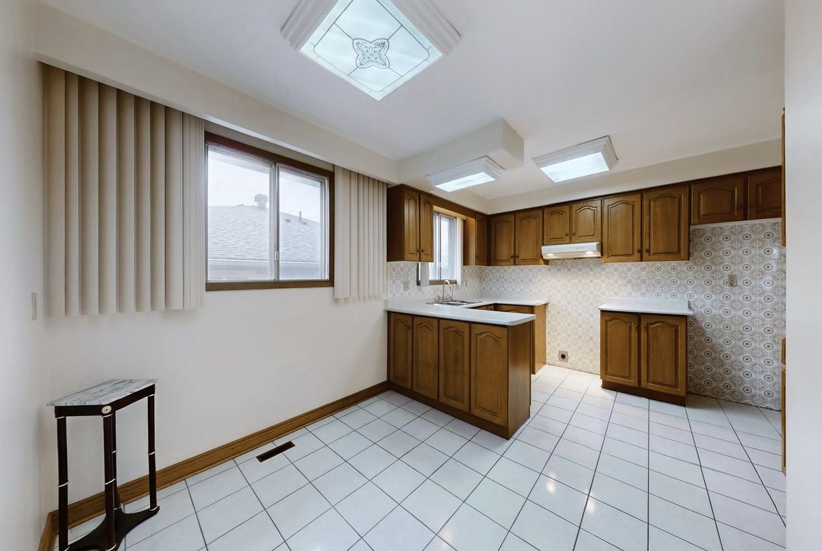 43 Warfield Drive 43 Warfield Drive Toronto C15