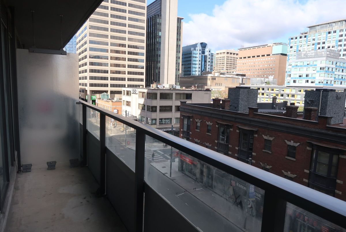 731-111 Elizabeth Street 731-111 Elizabeth Street Toronto C01