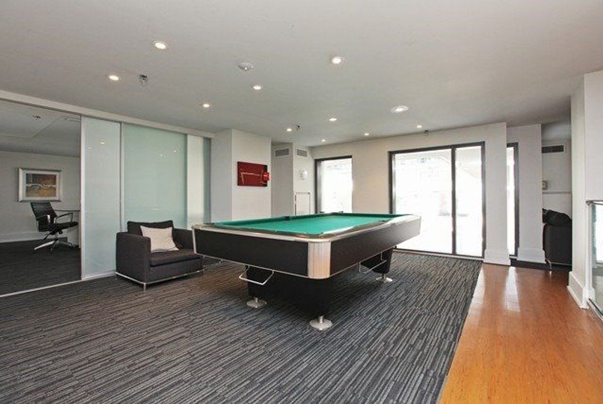 731-111 Elizabeth Street 731-111 Elizabeth Street Toronto C01