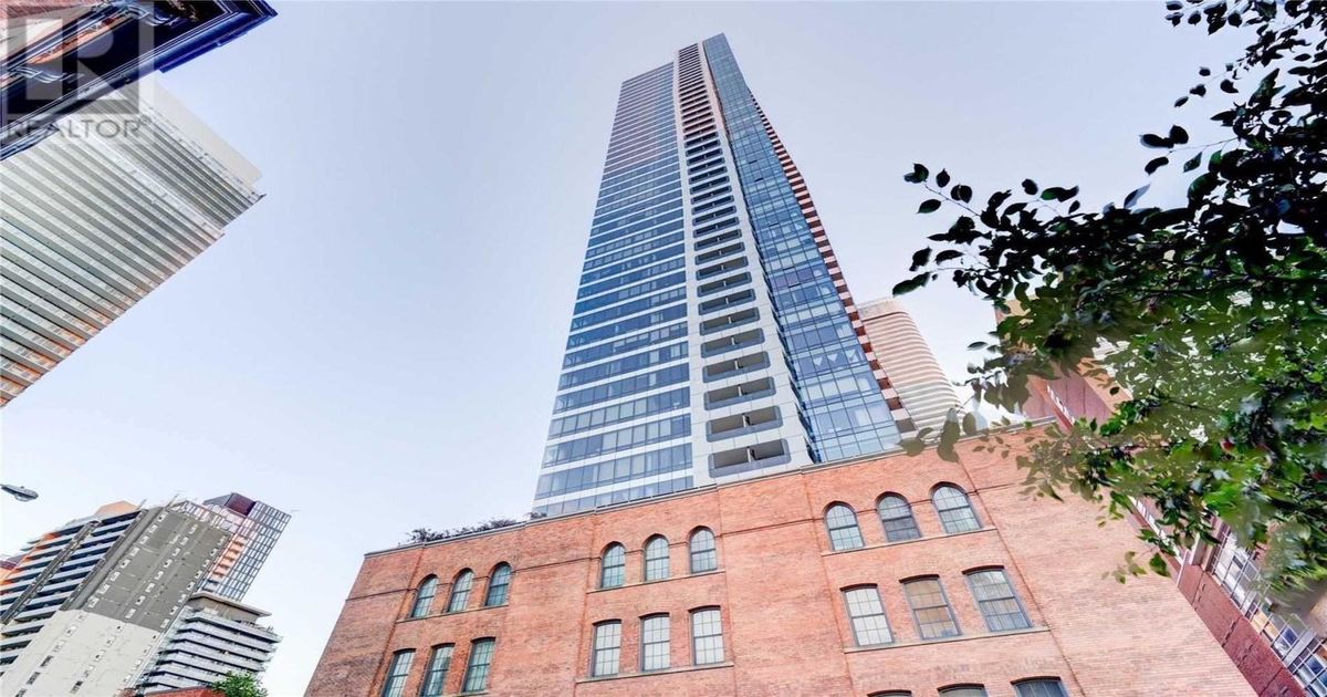 607-5 St Joseph Street Toronto C01