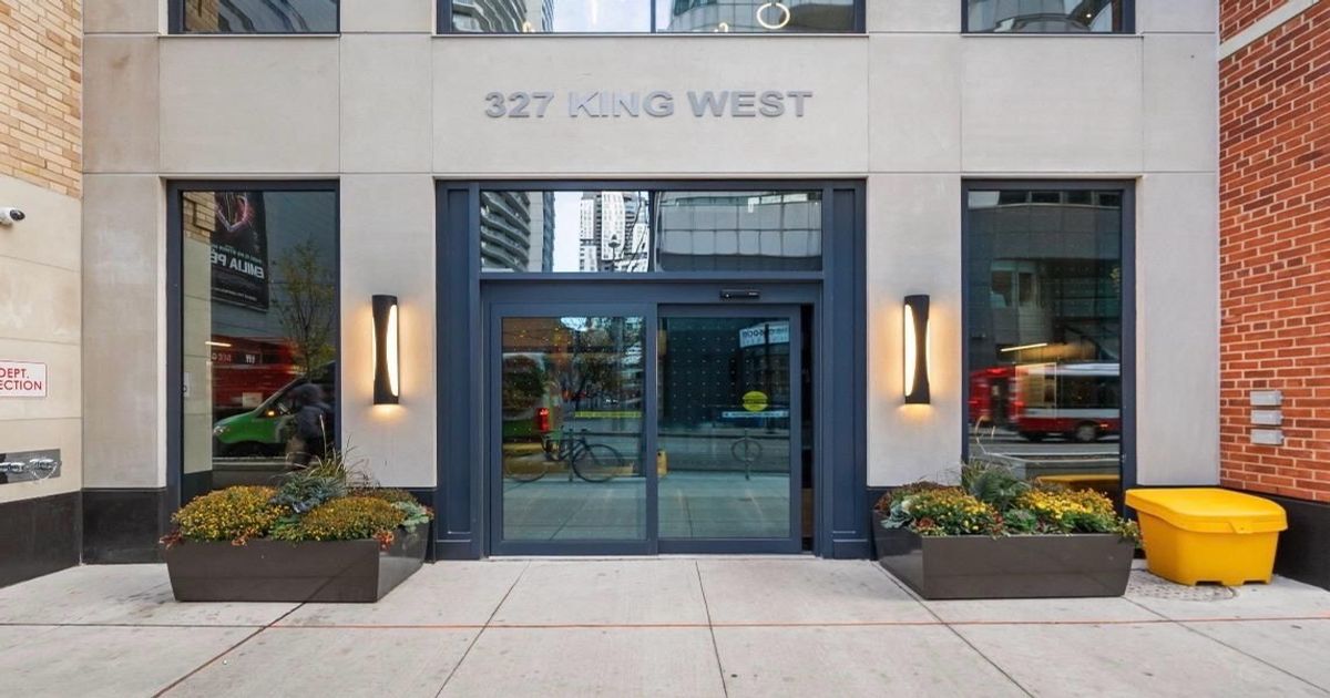 303-327 King Street W Toronto C01