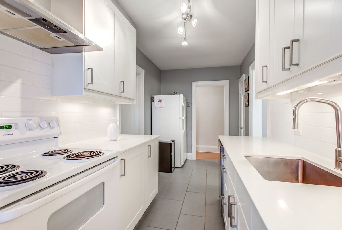 Main Fl-73 Braemar Avenue Main Fl-73 Braemar Avenue Toronto C03