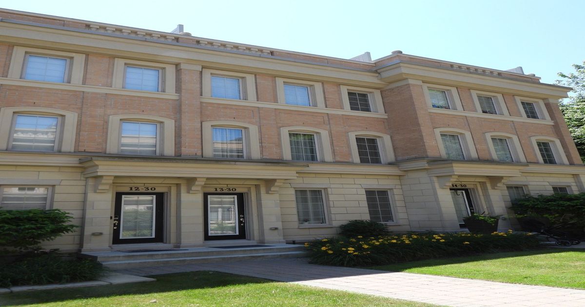 13-30 Hargrave Lane Toronto C12