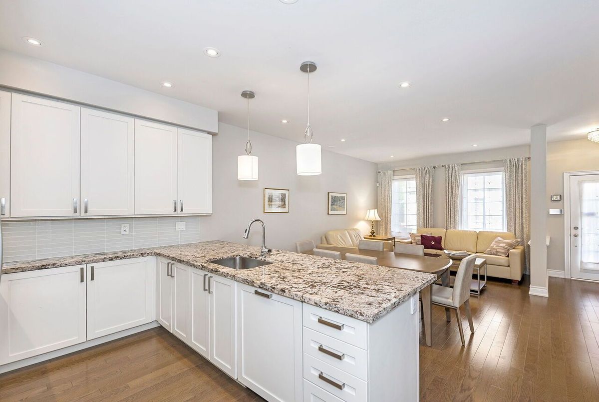 13-30 Hargrave Lane 13-30 Hargrave Lane Toronto C12