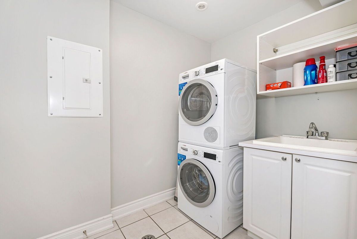 13-30 Hargrave Lane 13-30 Hargrave Lane Toronto C12