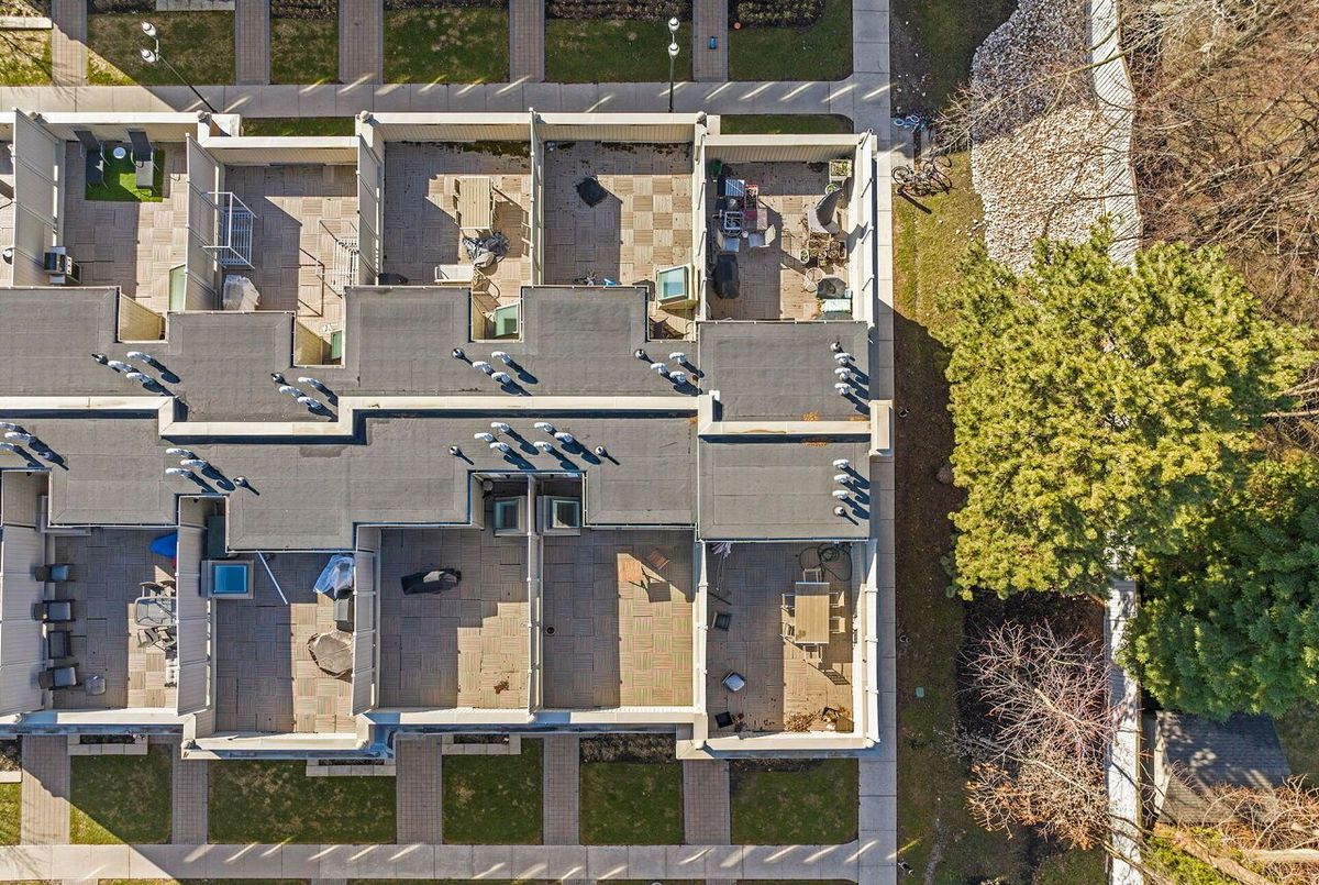 13-30 Hargrave Lane 13-30 Hargrave Lane Toronto C12