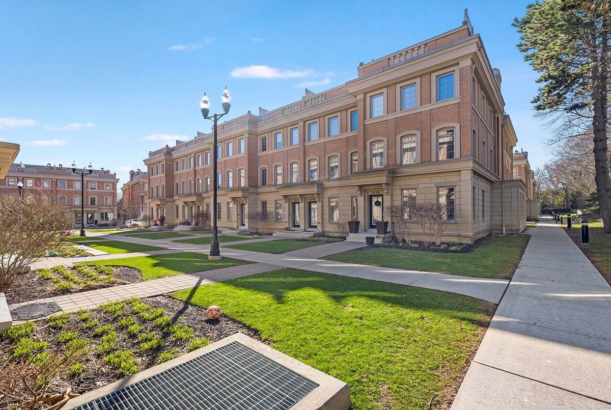 13-30 Hargrave Lane 13-30 Hargrave Lane Toronto C12
