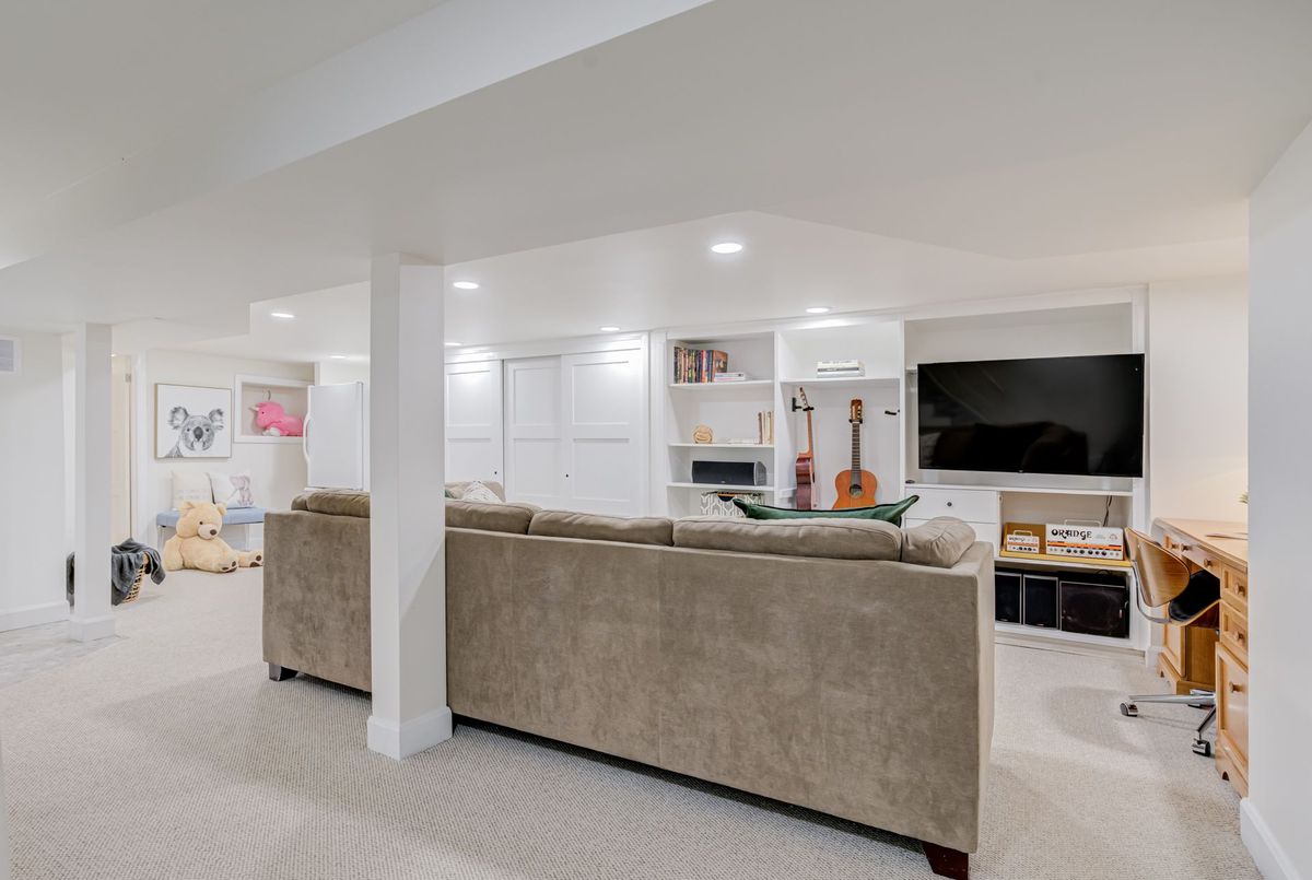 81 Wanless Crescent 81 Wanless Crescent Toronto C04