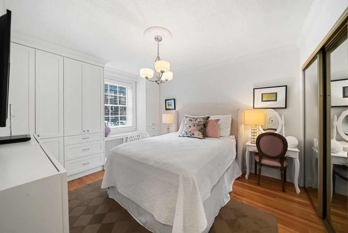 #205-480 Oriole Parkway #205-480 Oriole Parkway Toronto C03