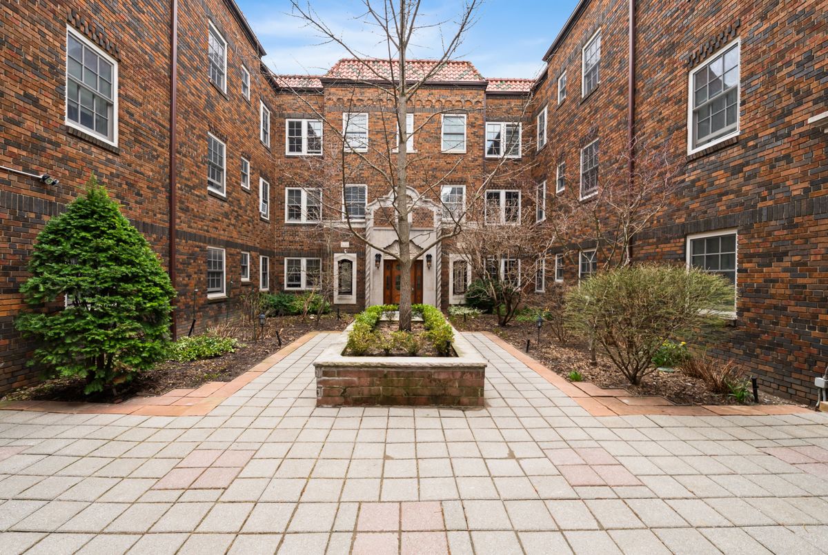 #205-480 Oriole Parkway #205-480 Oriole Parkway Toronto C03