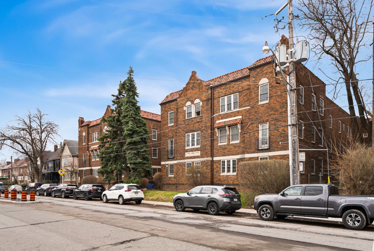 #205-480 Oriole Parkway #205-480 Oriole Parkway Toronto C03