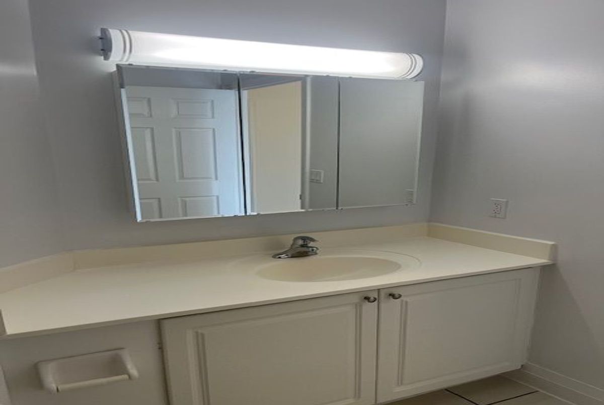 3106-925 Bay Street 3106-925 Bay Street Toronto C01