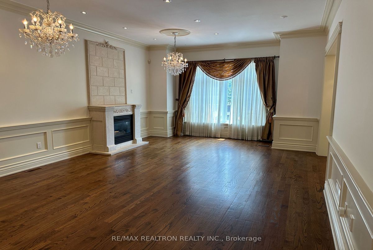 76 Horsham Avenue 76 Horsham Avenue Toronto C07