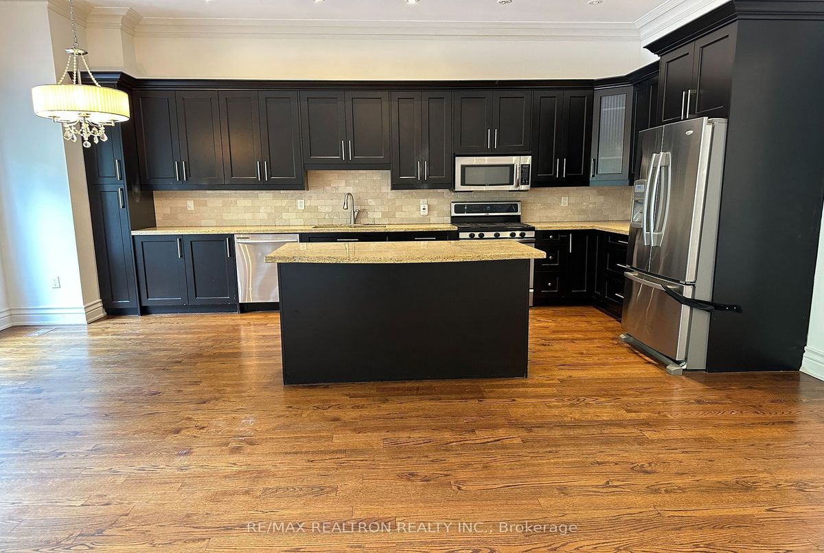 76 Horsham Avenue 76 Horsham Avenue Toronto C07