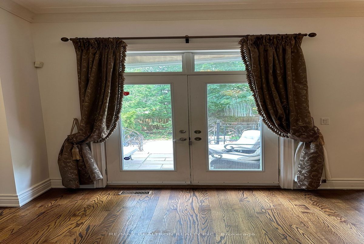 76 Horsham Avenue 76 Horsham Avenue Toronto C07