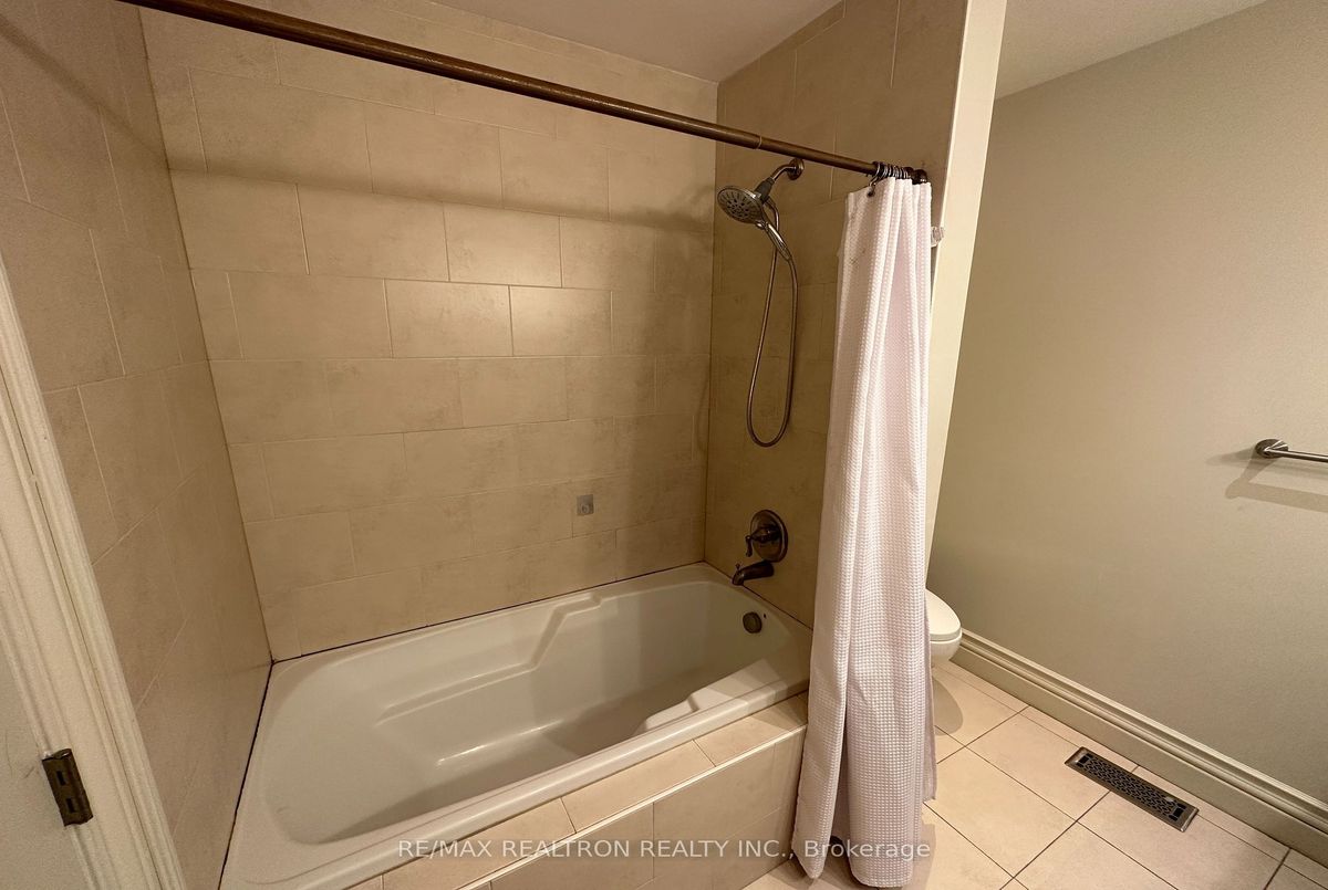 76 Horsham Avenue 76 Horsham Avenue Toronto C07