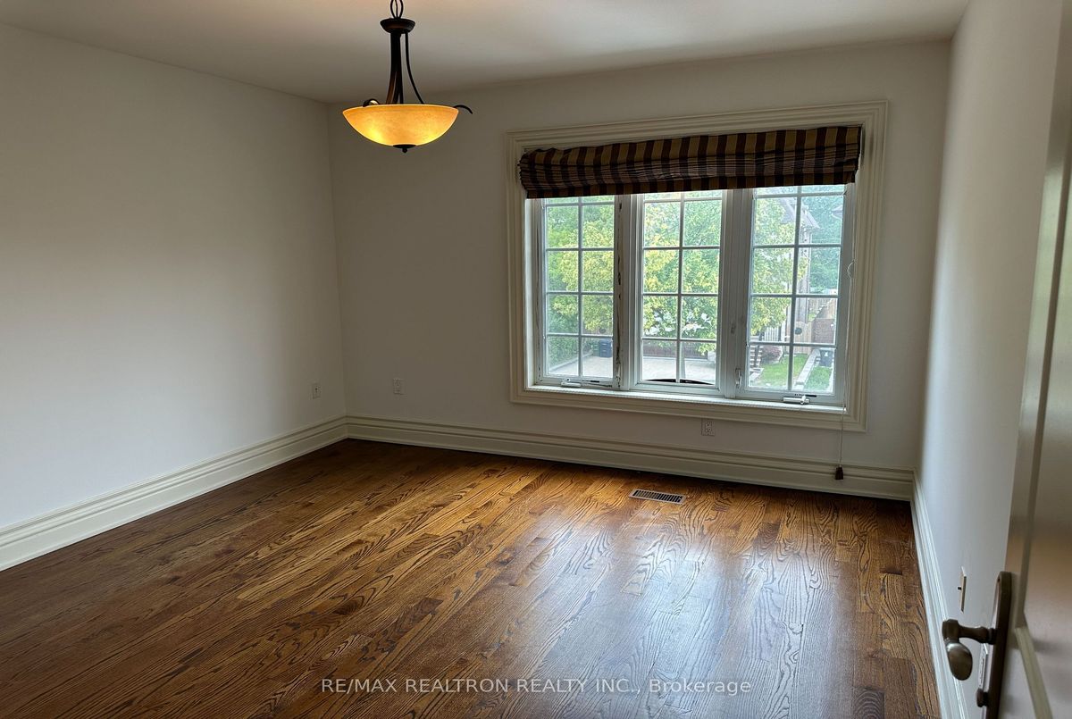 76 Horsham Avenue 76 Horsham Avenue Toronto C07