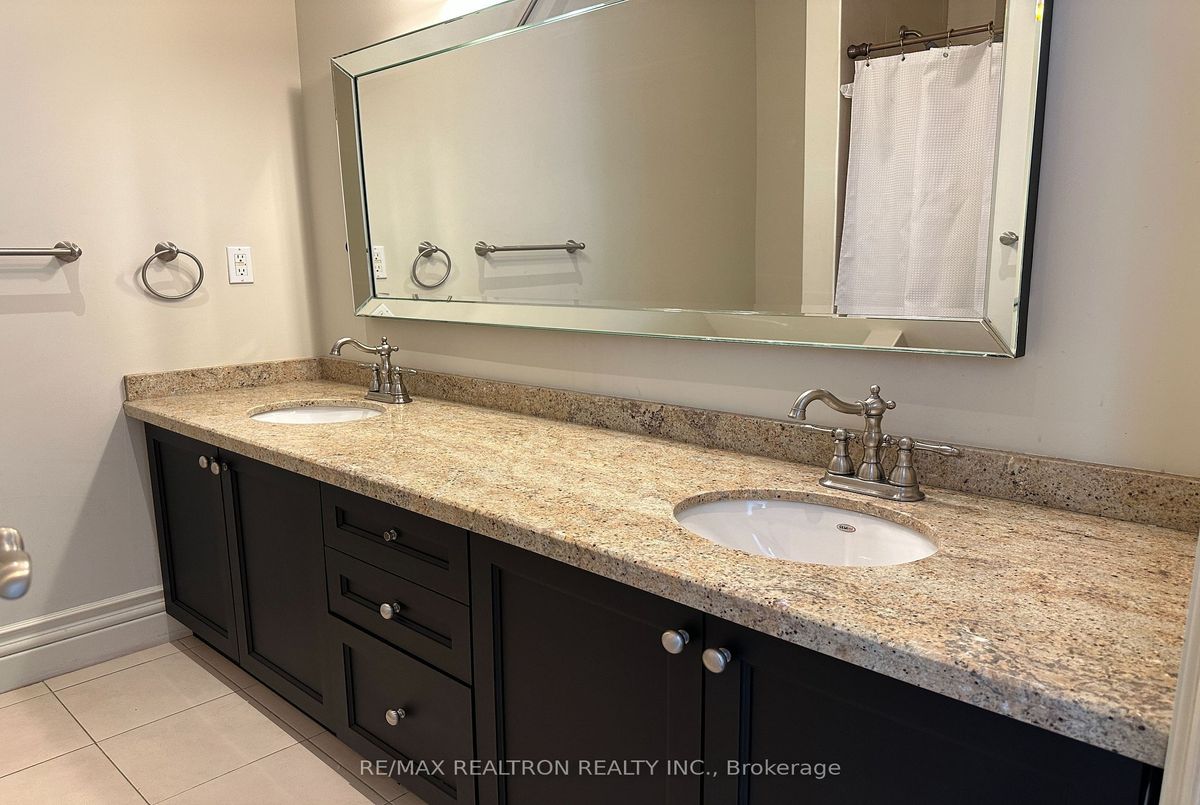 76 Horsham Avenue 76 Horsham Avenue Toronto C07