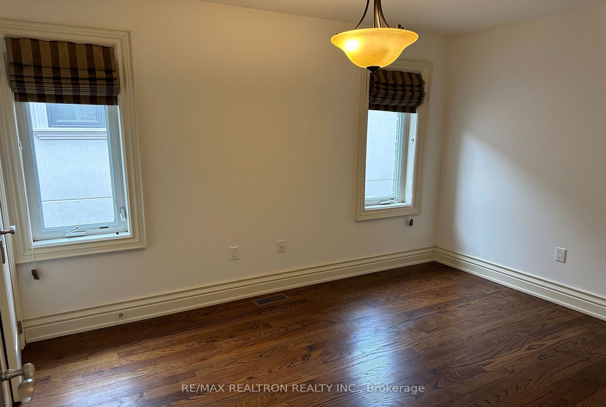 76 Horsham Avenue 76 Horsham Avenue Toronto C07
