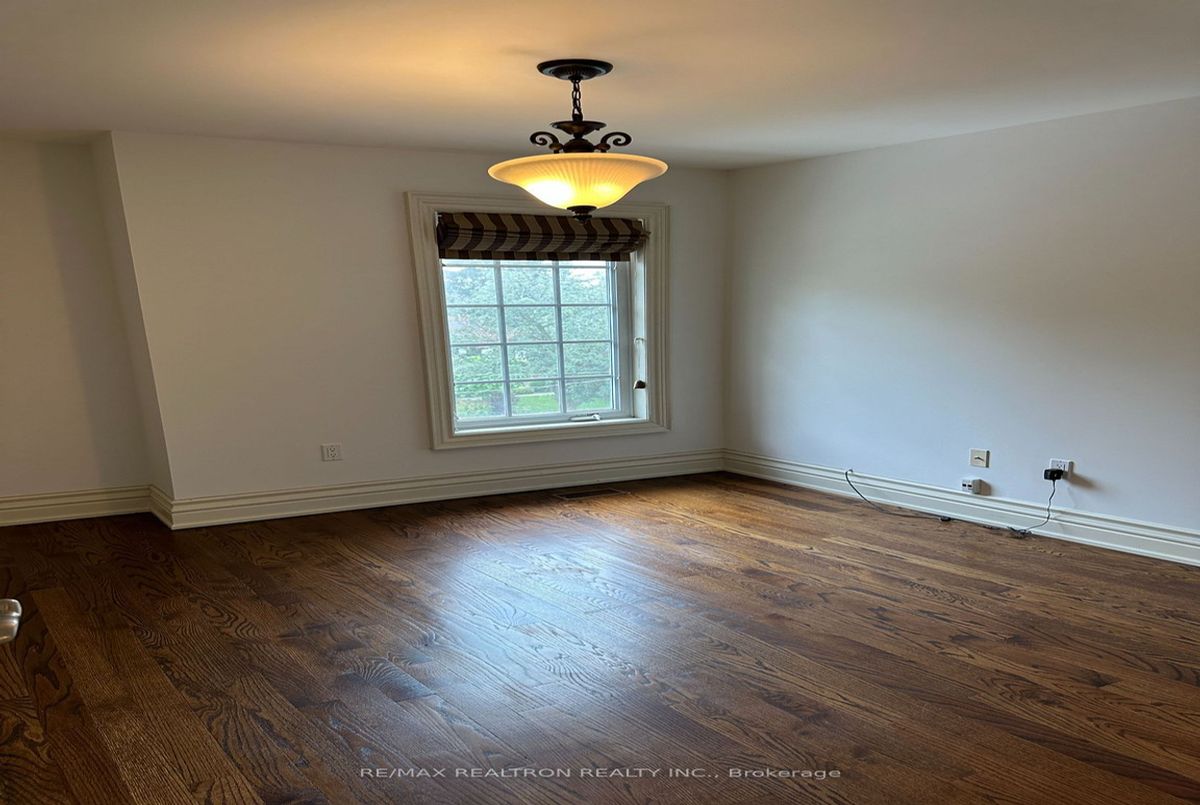 76 Horsham Avenue 76 Horsham Avenue Toronto C07
