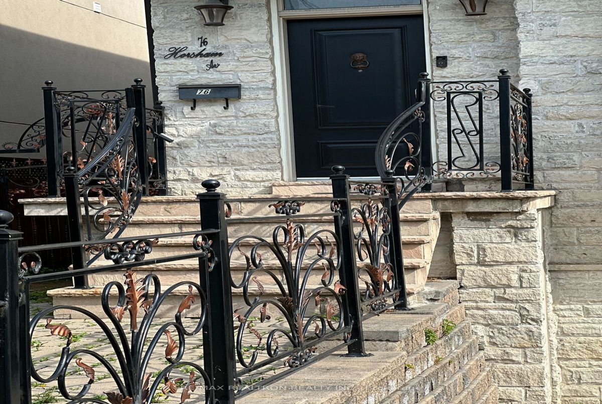 76 Horsham Avenue 76 Horsham Avenue Toronto C07