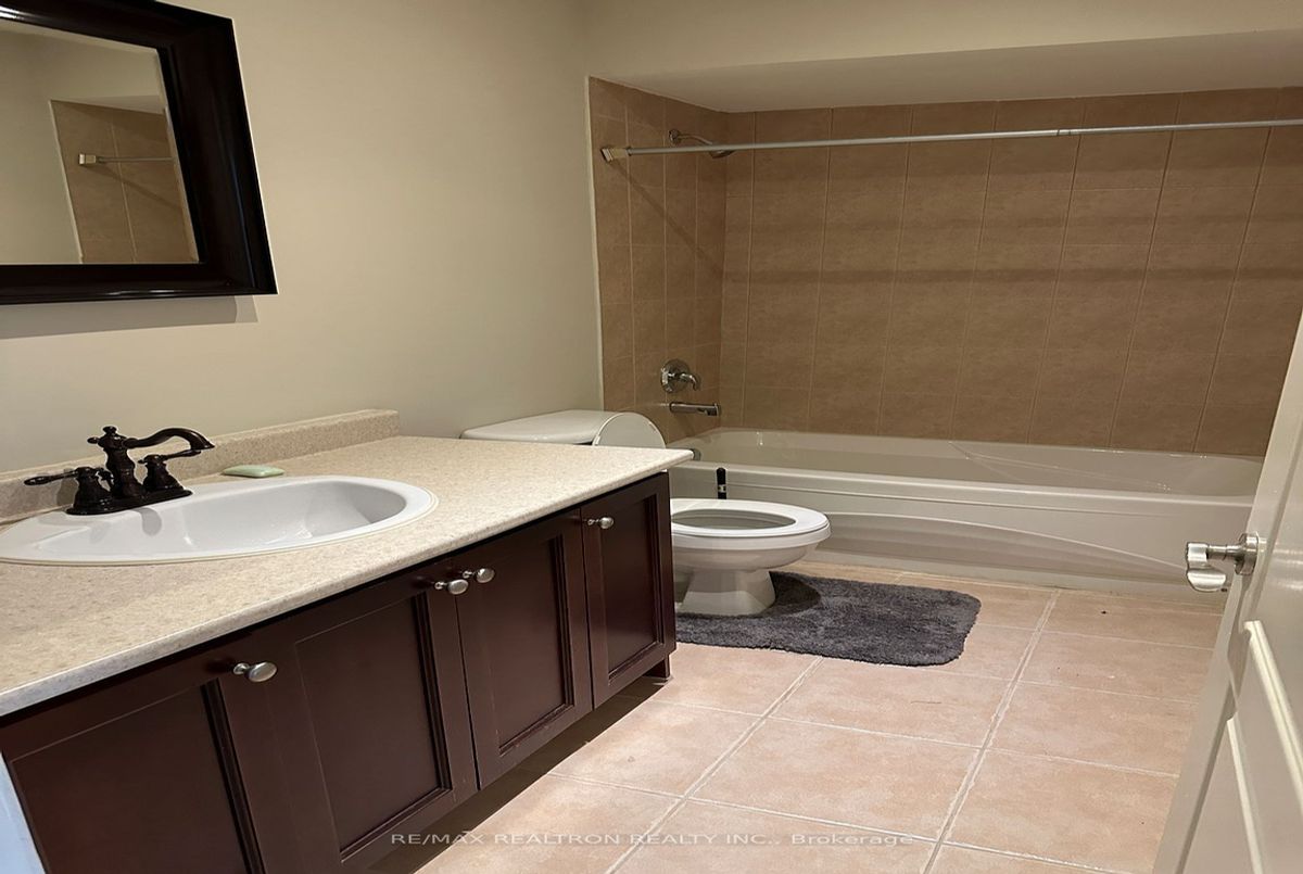 76 Horsham Avenue 76 Horsham Avenue Toronto C07