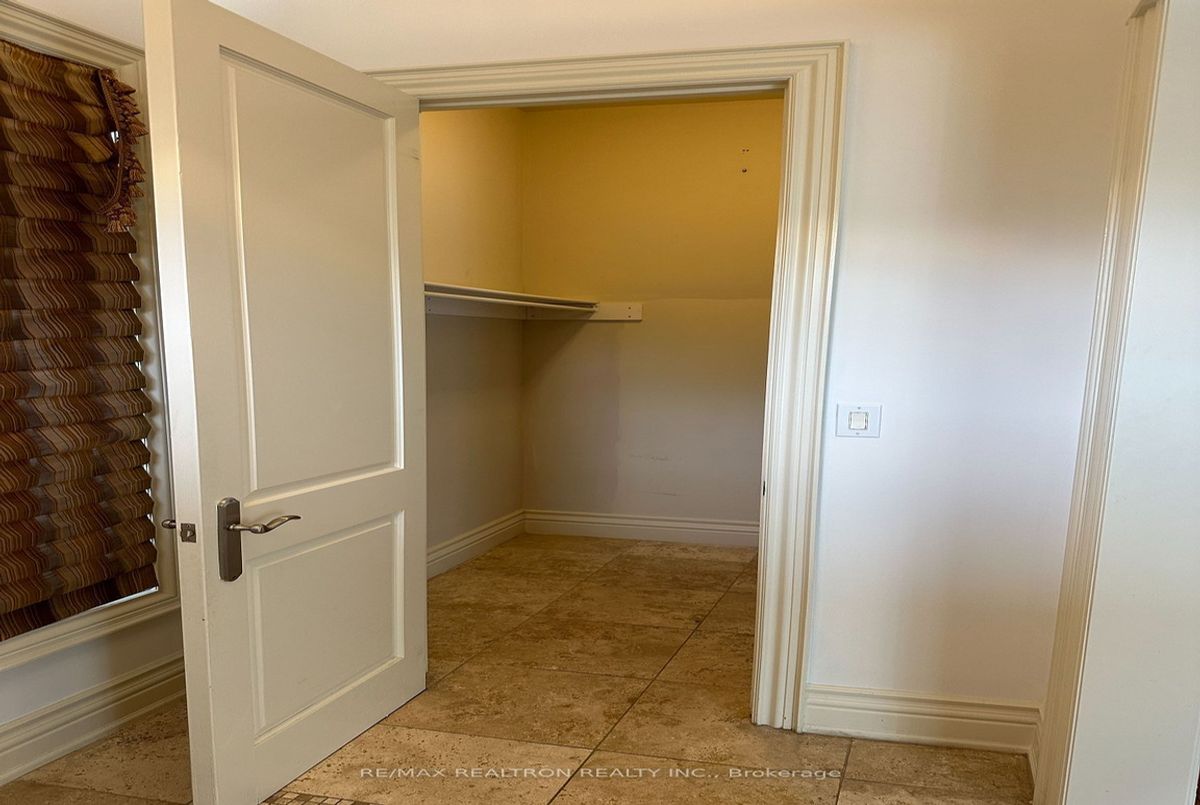 76 Horsham Avenue 76 Horsham Avenue Toronto C07