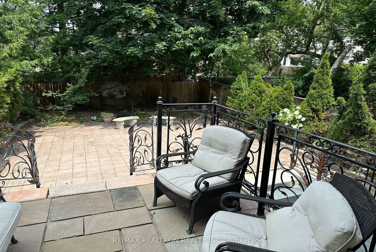 76 Horsham Avenue 76 Horsham Avenue Toronto C07
