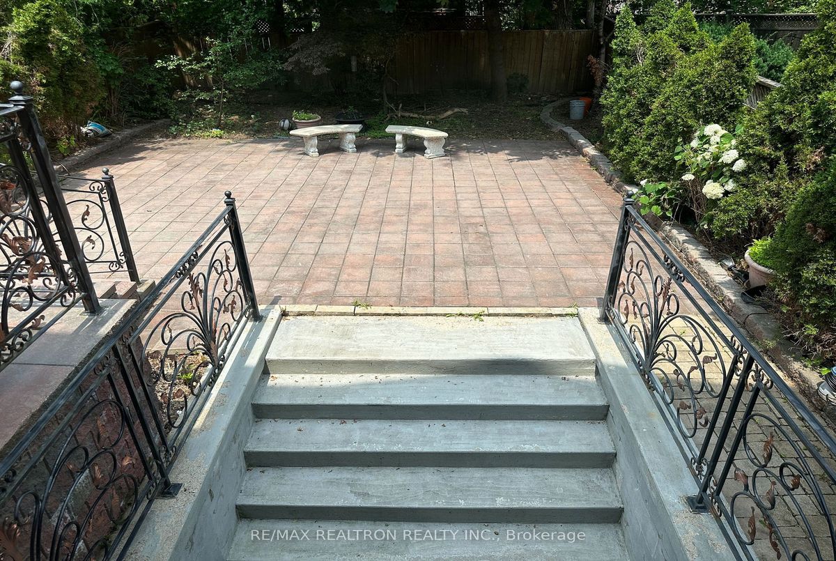 76 Horsham Avenue 76 Horsham Avenue Toronto C07
