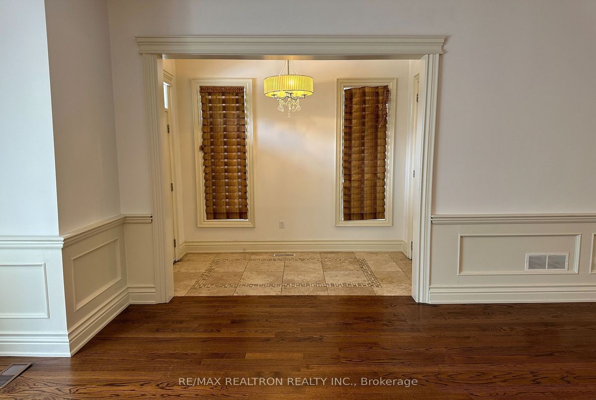 76 Horsham Avenue 76 Horsham Avenue Toronto C07