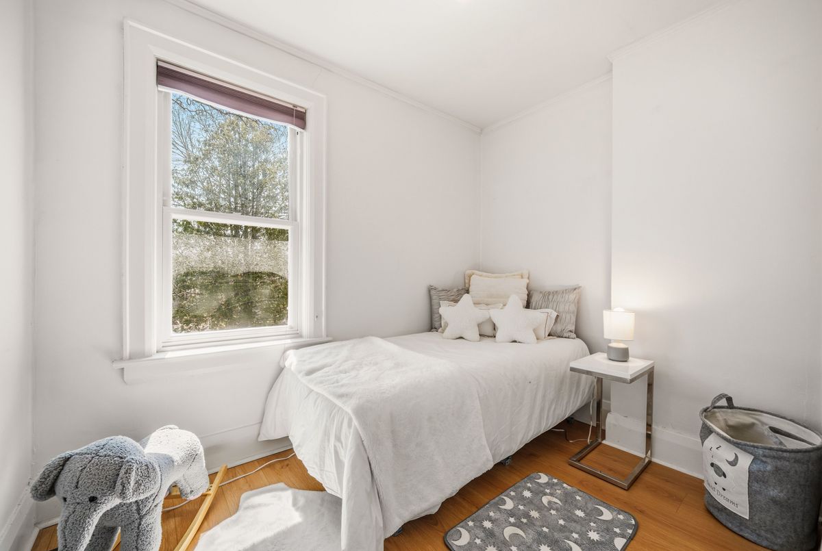 93 Brookdale Avenue 93 Brookdale Avenue Toronto C04