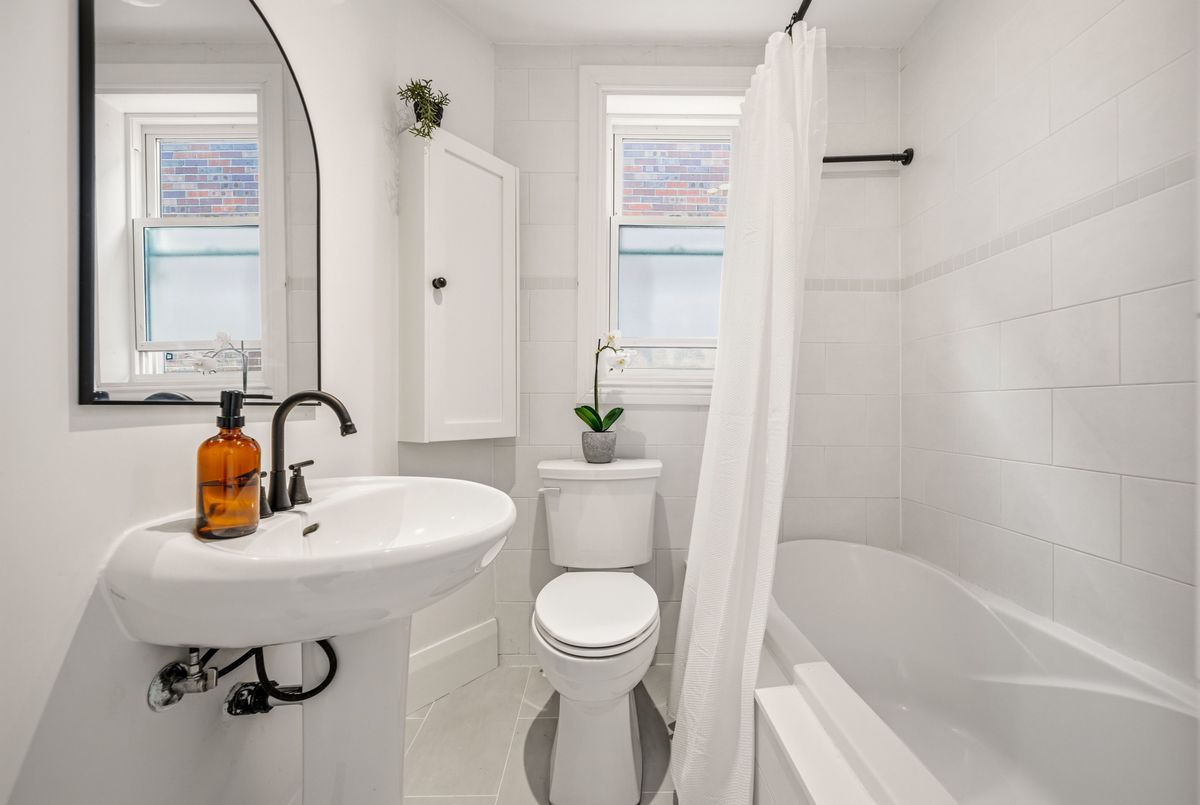 93 Brookdale Avenue 93 Brookdale Avenue Toronto C04