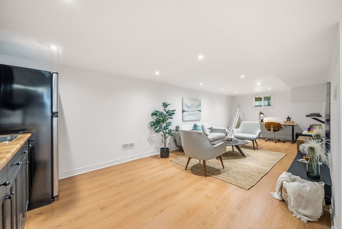 93 Brookdale Avenue 93 Brookdale Avenue Toronto C04